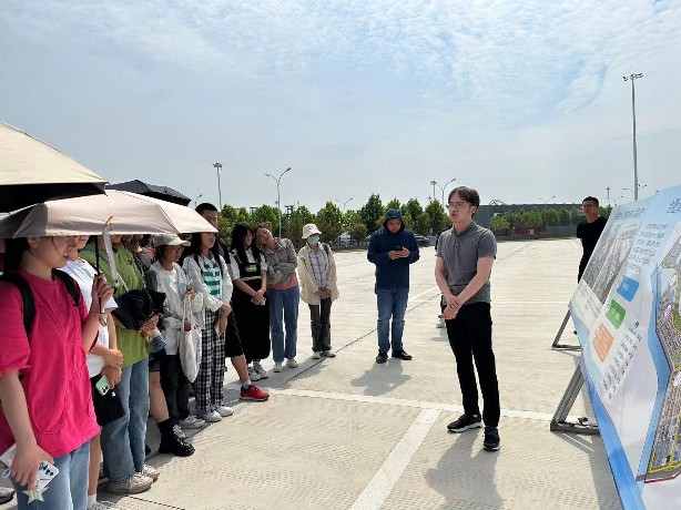 安徽大學師生赴派河物流園開展現場教學.jpg
